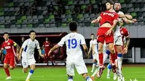 “图赫尔揭秘：英格兰三巨头，福登、贝林厄姆与凯恩，首发之谜即将揭晓！”